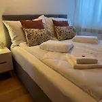 Swiss Horizon - Penthouse Mit Aussicht & Liftnaehe Auf 2 Etagen Apartman *