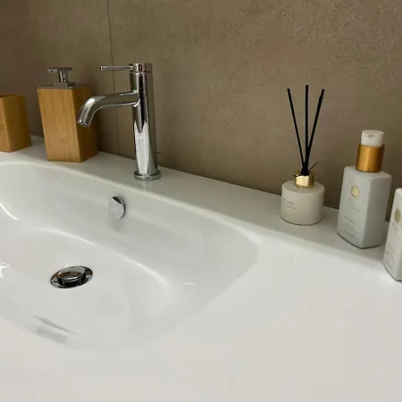 Swiss Horizon - Penthouse Mit Aussicht & Liftnaehe Auf 2 Etagen Apartman