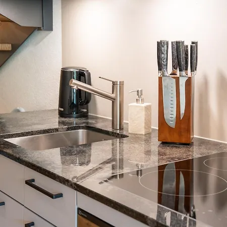Swiss Horizon - Penthouse Mit Aussicht & Liftnaehe Auf 2 Etagen Apartman *
