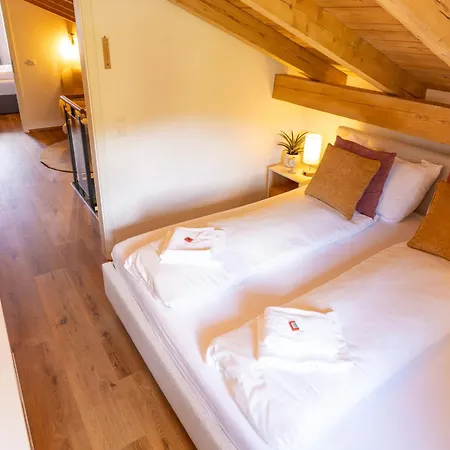 Swiss Horizon - Penthouse Mit Aussicht & Liftnaehe Auf 2 Etagen